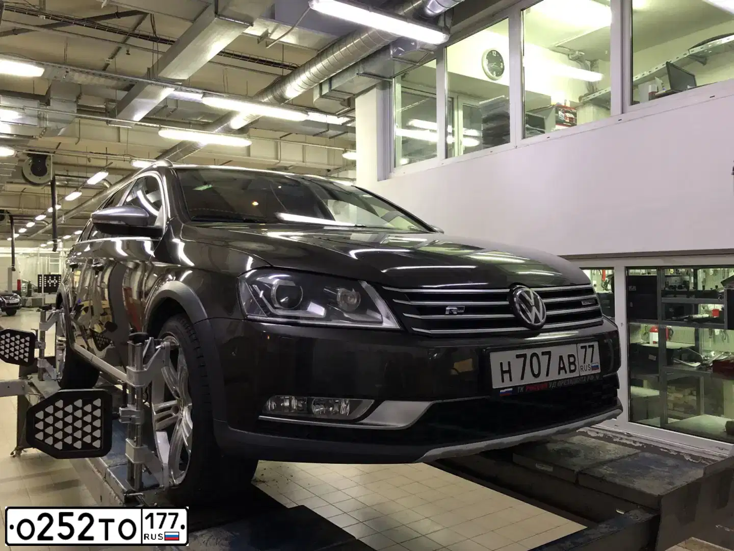 Фото автомобиля VOLKSWAGEN PASSAT, 2008 — госномер О823КУ32. Цвет: ЧЕРНЫЙ