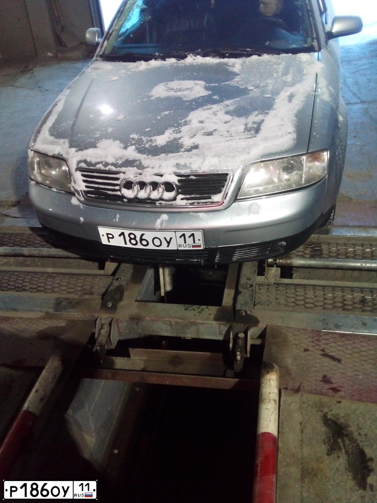 Фото автомобиля AUDI A6, 1999 — госномер Р186ОУ11. Цвет: Серебристый