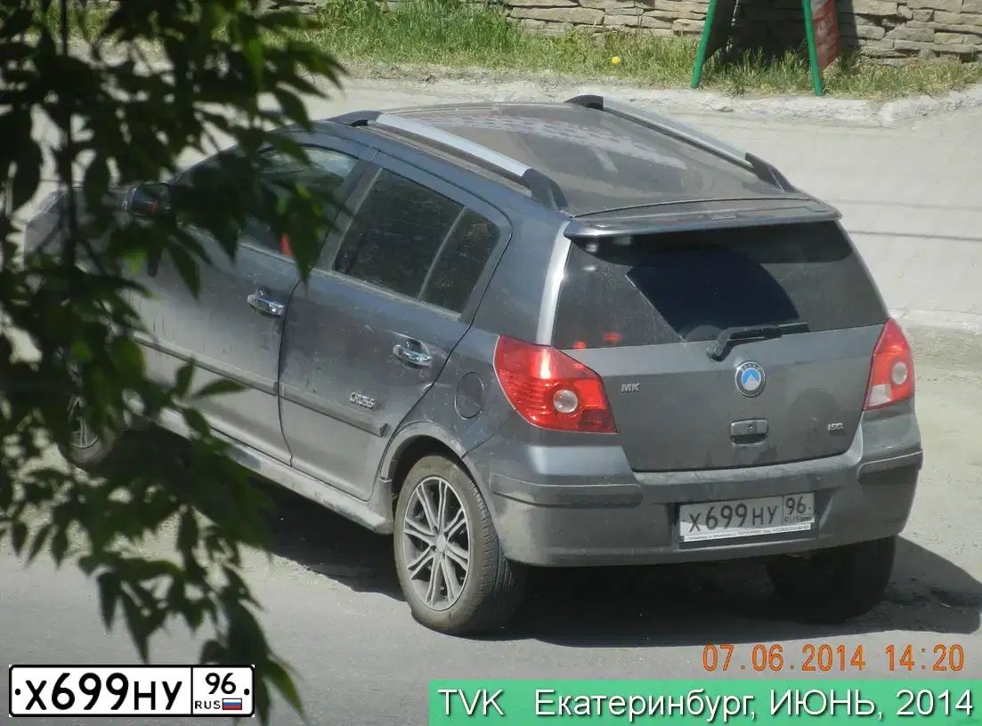 Фото автомобиля GEELY MK CROSS, 2013 — госномер Х458КС72. Цвет: СЕРЫЙ