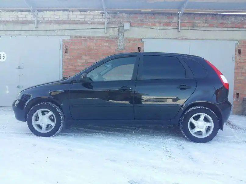 Фото автомобиля LADA KALINA, 2010 — госномер Р547ВР323. Цвет: ЧЕРНЫЙ