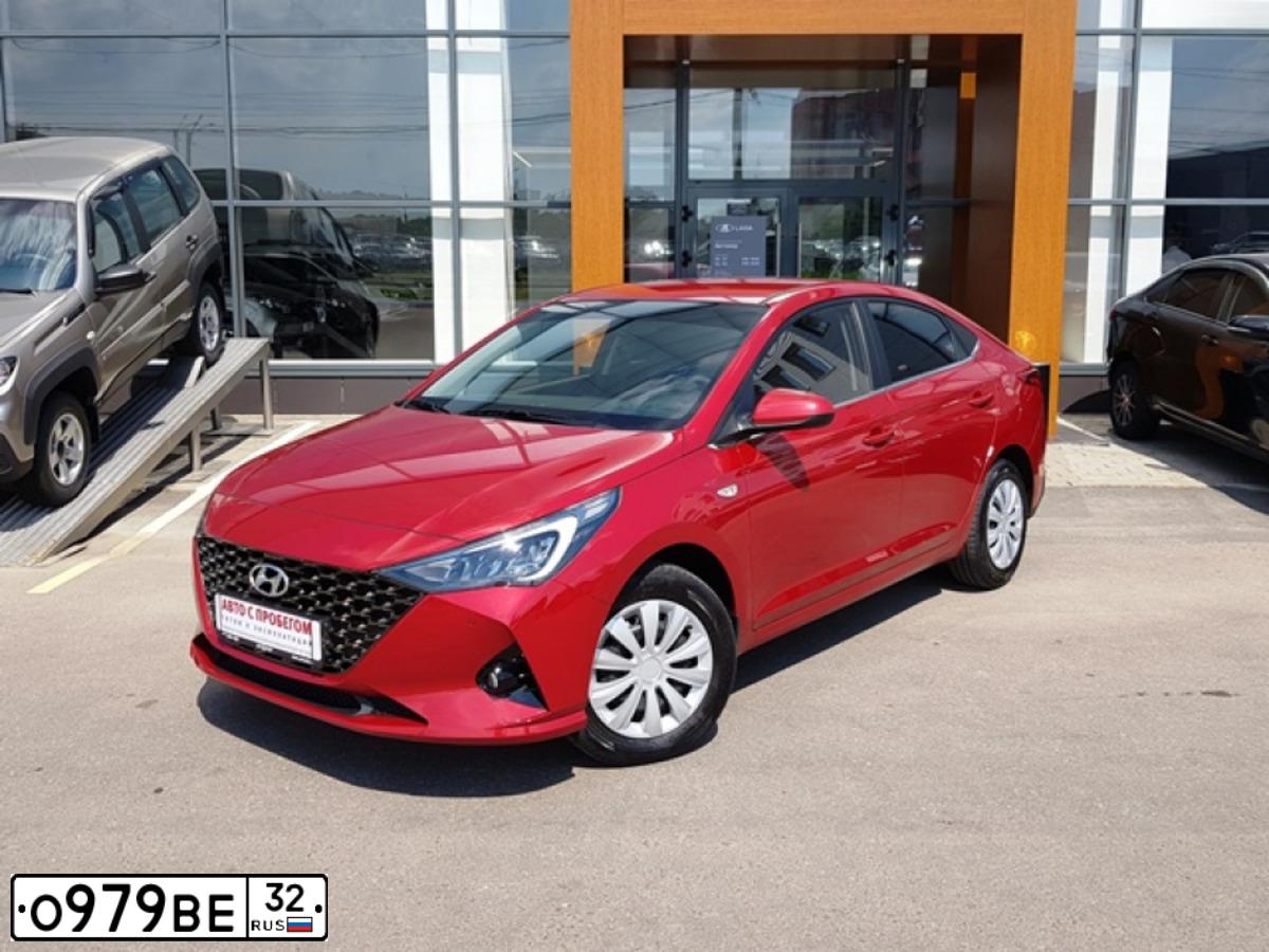 Фото автомобиля HYUNDAI SOLARIS, 2021 — госномер О979ВЕ32. Цвет: Красный