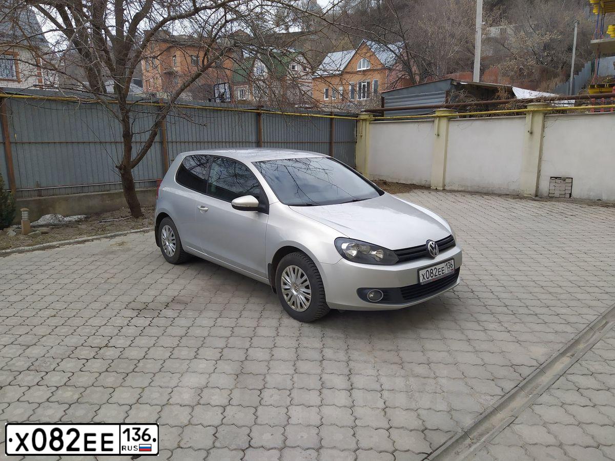 Фото автомобиля VOLKSWAGEN GOLF, 2010 — госномер Т840ТВ31. Цвет: СЕРЕБРИСТО-ЖЕЛТЫЙ