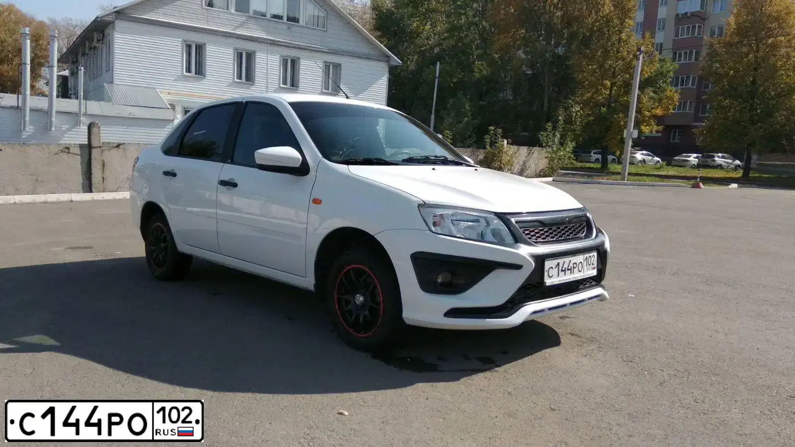 Фото автомобиля LADA 2190 GRANTA, 2015 — госномер С144РО102. Цвет: Белый
