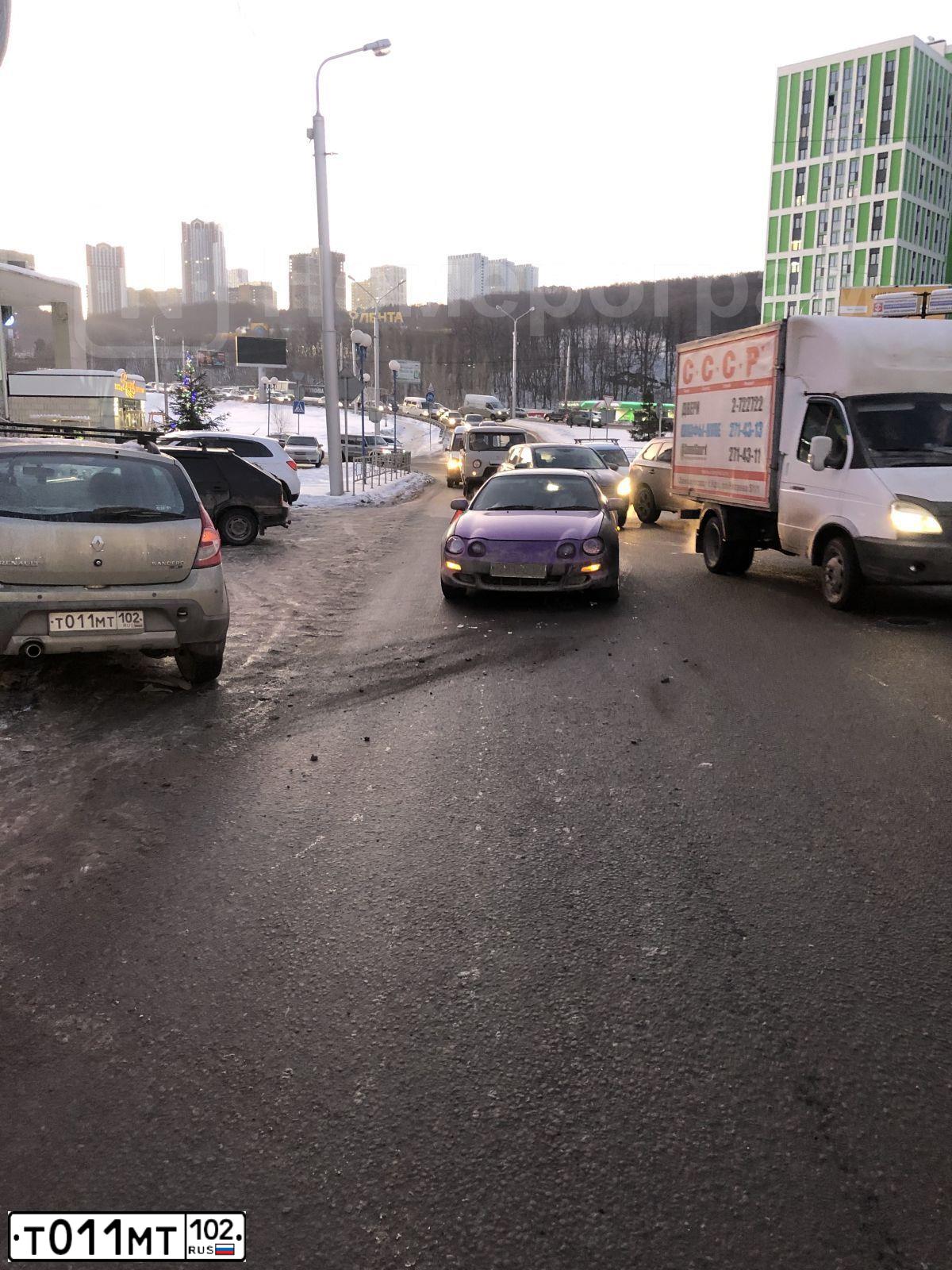 Фото автомобиля RENAULT SANDERO, 2011 — госномер Т011МТ102. Цвет: БЕЖЕВЫЙ