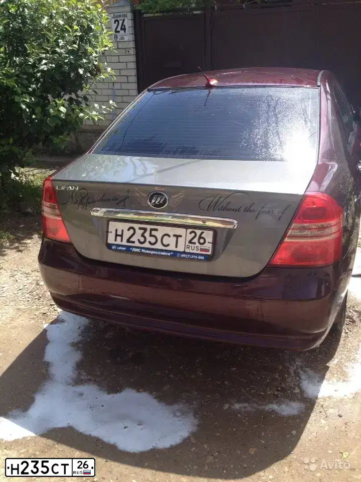 Фото автомобиля LIFAN SOLANO, 2012 — госномер Н235СТ26. Цвет: ТЕМНО-ВИШНЕВЫЙ