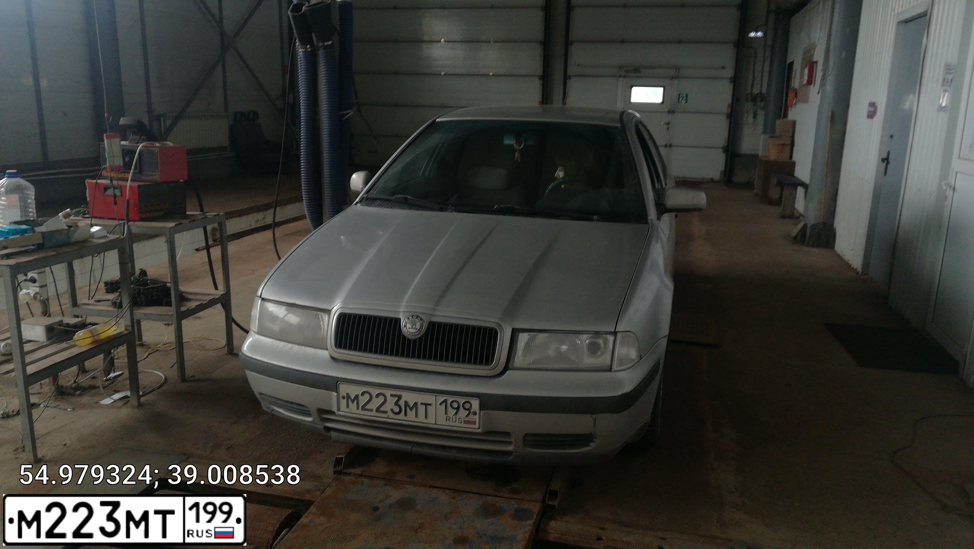 Фото автомобиля SKODA OCTAVIA, 2000 — госномер М032МС790. Цвет: СЕРЕБРИСТЫЙ