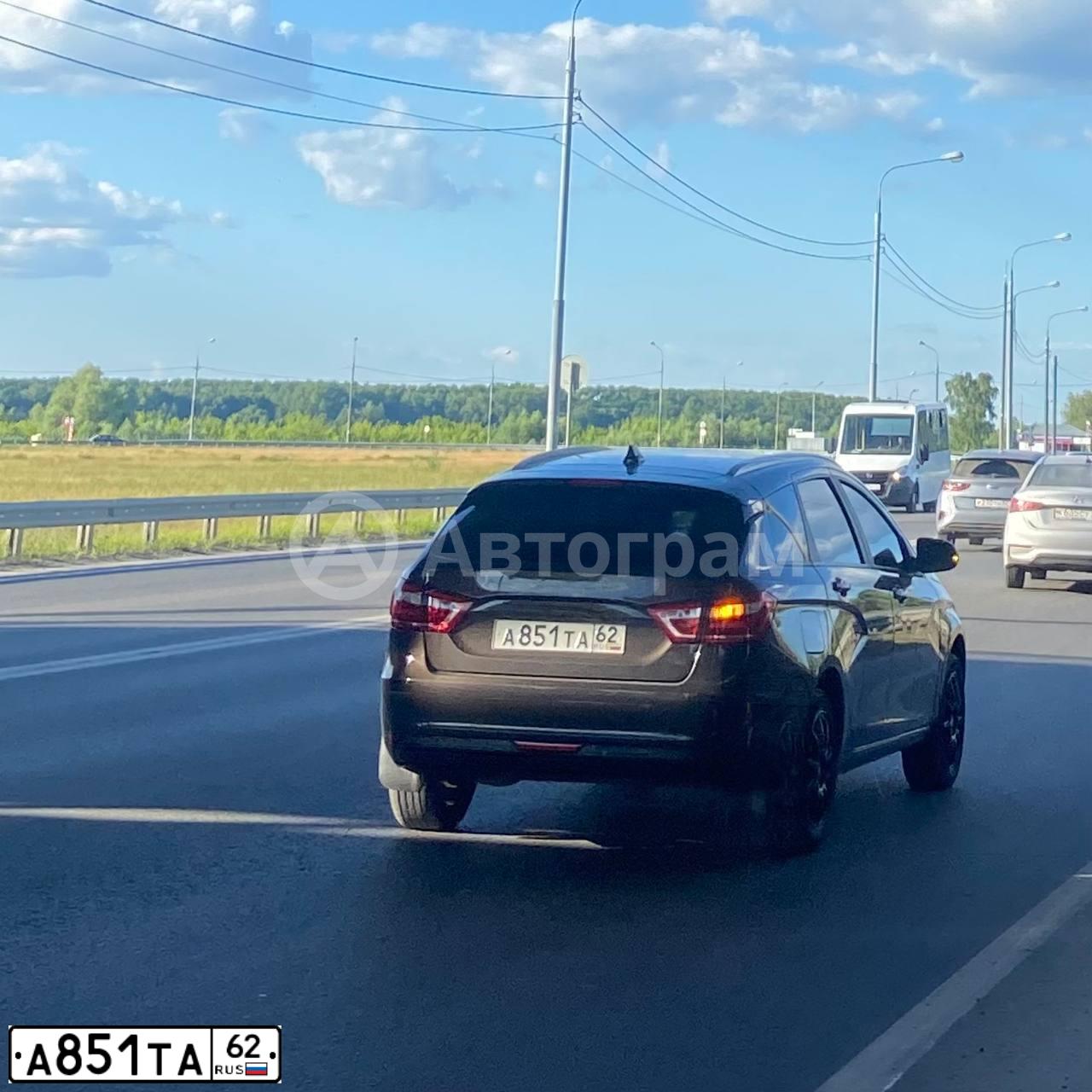 Фото автомобиля LADA VESTA, 2018 — госномер А851ТА62. Цвет: КОРИЧНЕВЫЙ