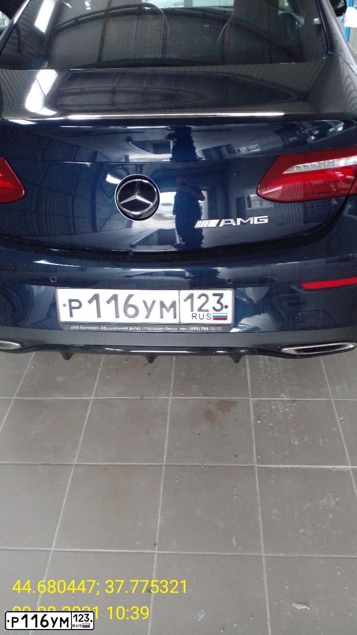 Фото автомобиля MERCEDES E-KLASSE, 2018 — госномер Р116УМ123. Цвет: СИНИЙ