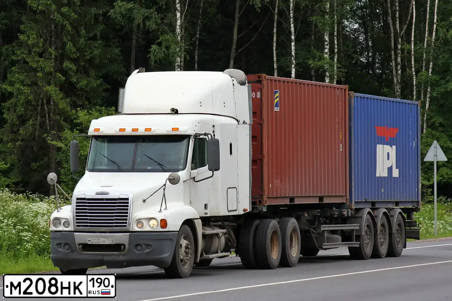Фото автомобиля FREIGHTLINER CENTURY, 2003 — госномер Н573ОХ126. Цвет: Белый