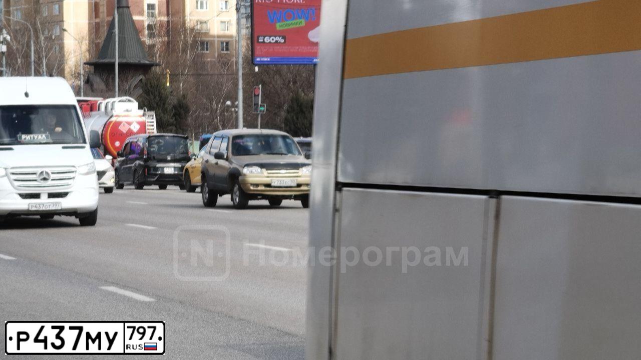 Фото автомобиля LADA 2109 SAMARA, 1991 — госномер Р437МУ797. Цвет: Красный