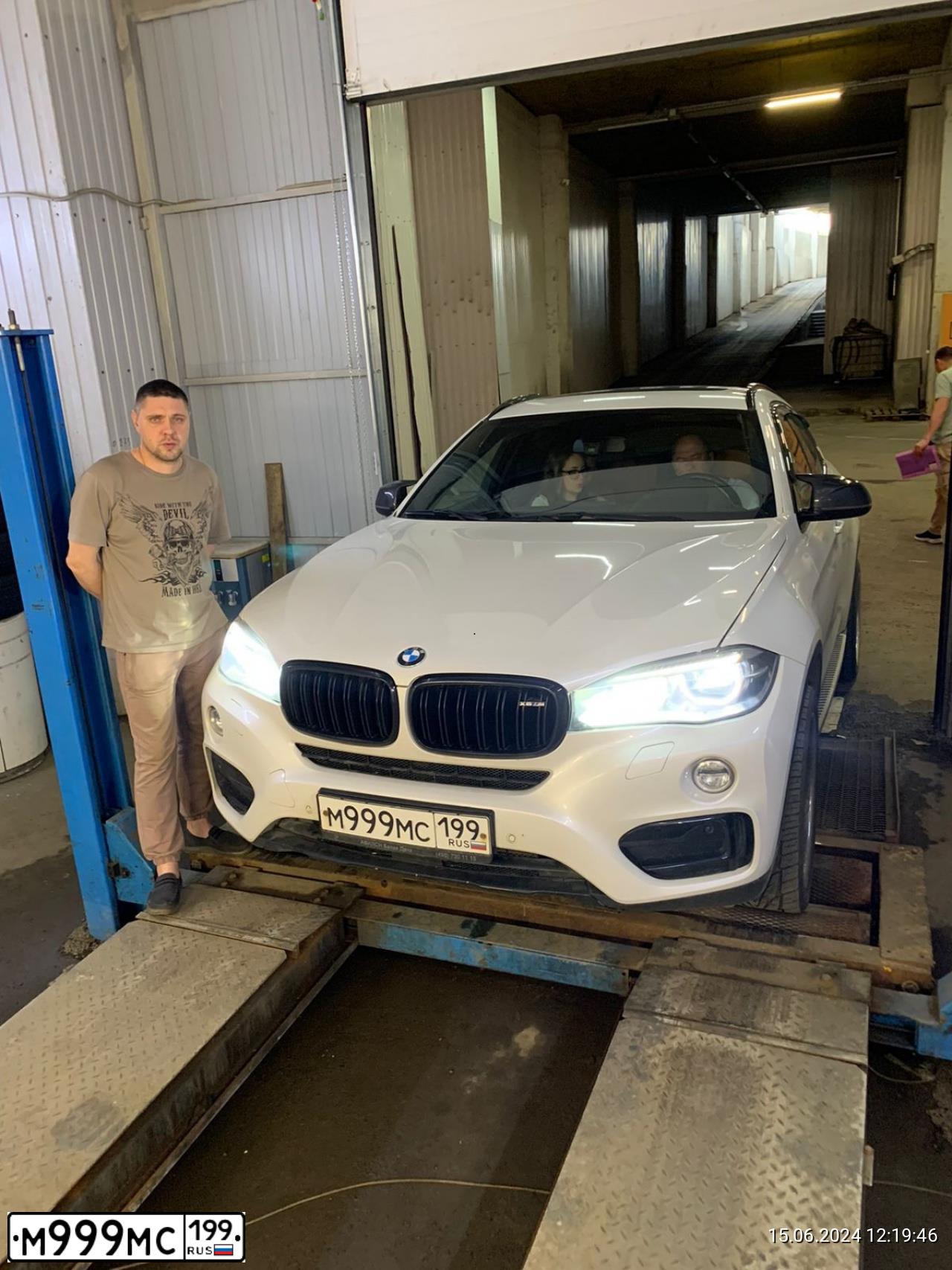 Фото автомобиля BMW X6, 2011 — госномер В928УТ790. Цвет: Белый