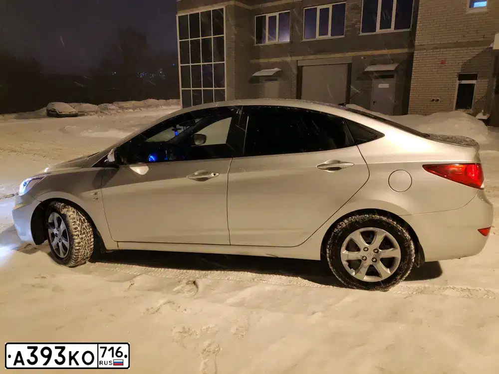 Фото автомобиля HYUNDAI SOLARIS, 2013 — госномер Н244АН12. Цвет: серебристый