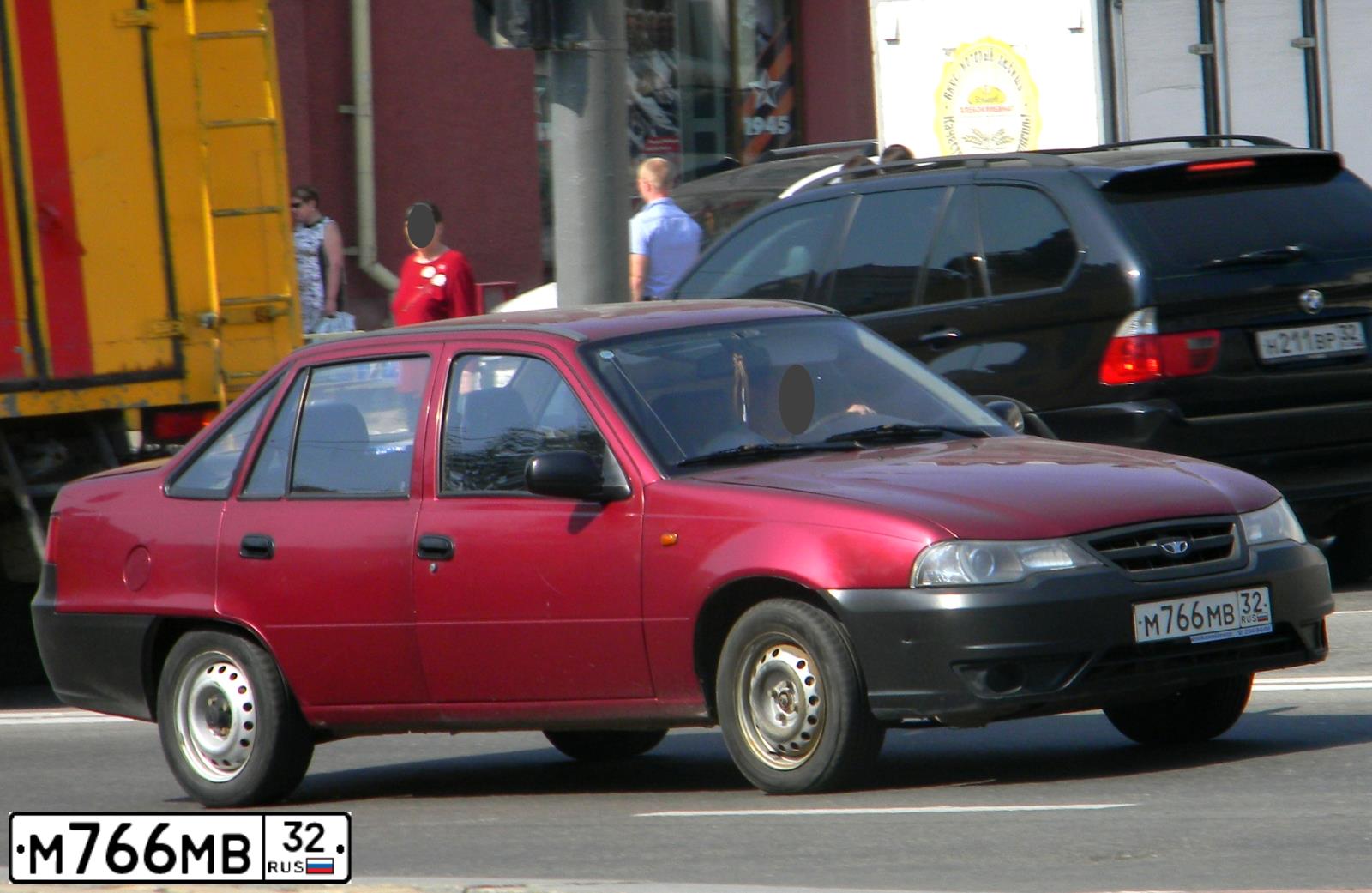 Фото автомобиля DAEWOO NEXIA, 2012 — госномер М766МВ32. Цвет: СПЕЛАЯ ВИШНЯ