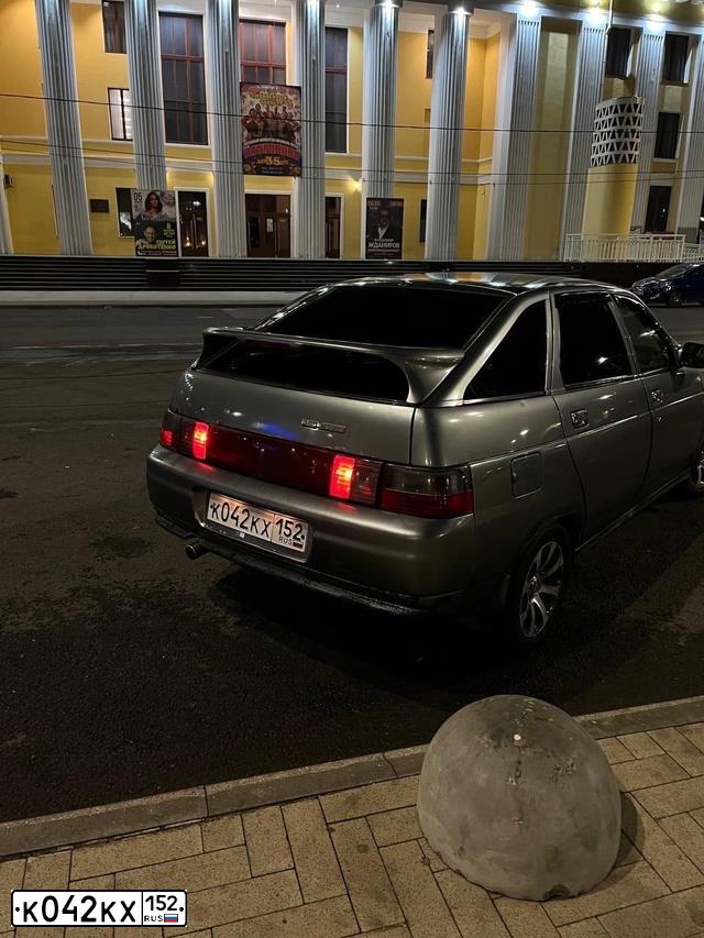 Фото автомобиля LADA 2112, 2004 — госномер А351ТУ252. Цвет: СРЕД.СЕРО-ЗЕЛЕН.МЕТ.