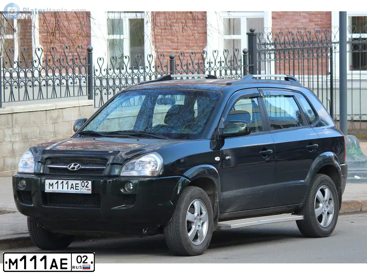 Фото автомобиля HYUNDAI TUCSON, 2006 — госномер М111АЕ02. Цвет: Темно-зеленый