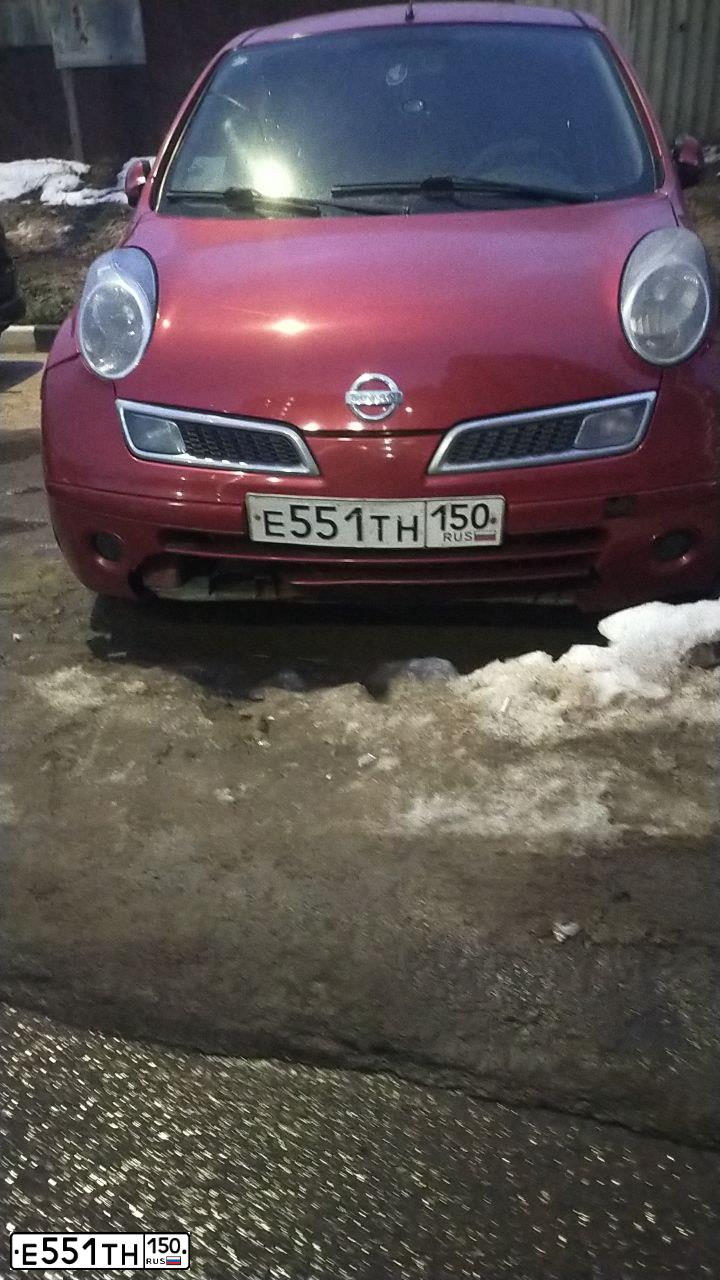 Фото автомобиля NISSAN MICRA, 2008 — госномер Е551ТН150. Цвет: ВИШНЕВЫЙ