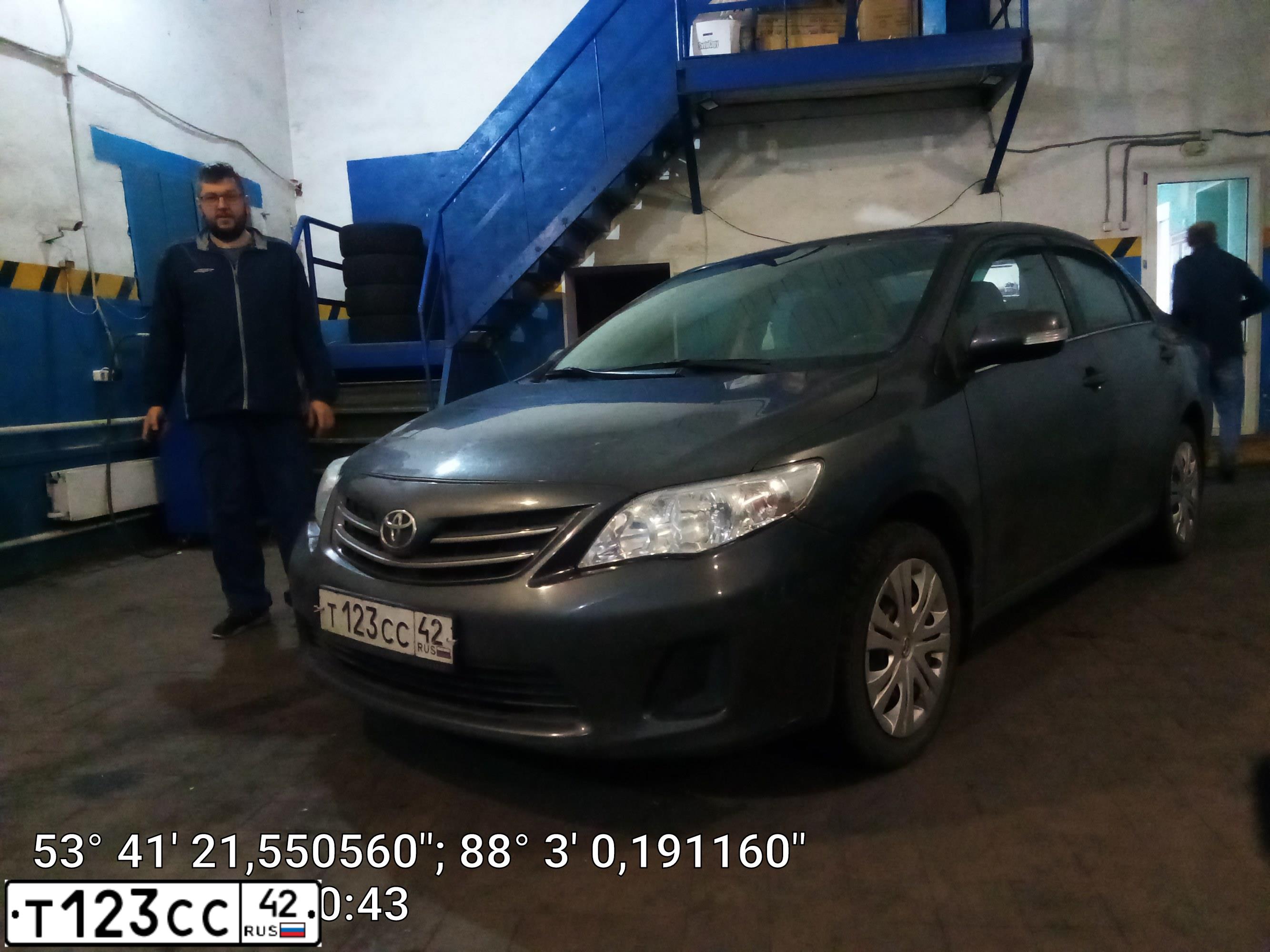 Фото автомобиля TOYOTA COROLLA, 2012 — госномер Т123СС42. Цвет: СЕРЫЙ