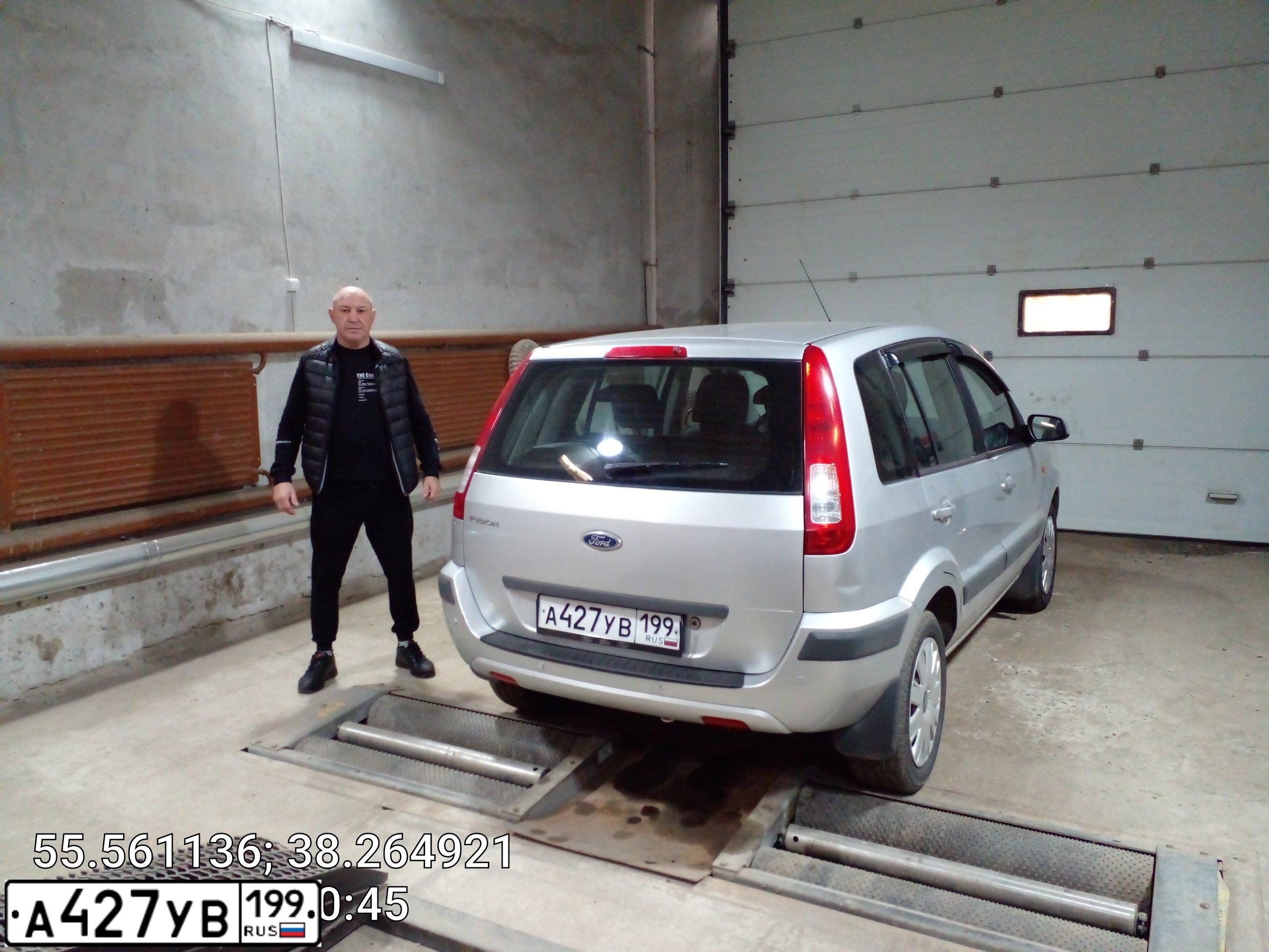 Фото автомобиля FORD FUSION, 2009 — госномер А427УВ199. Цвет: Серебристый