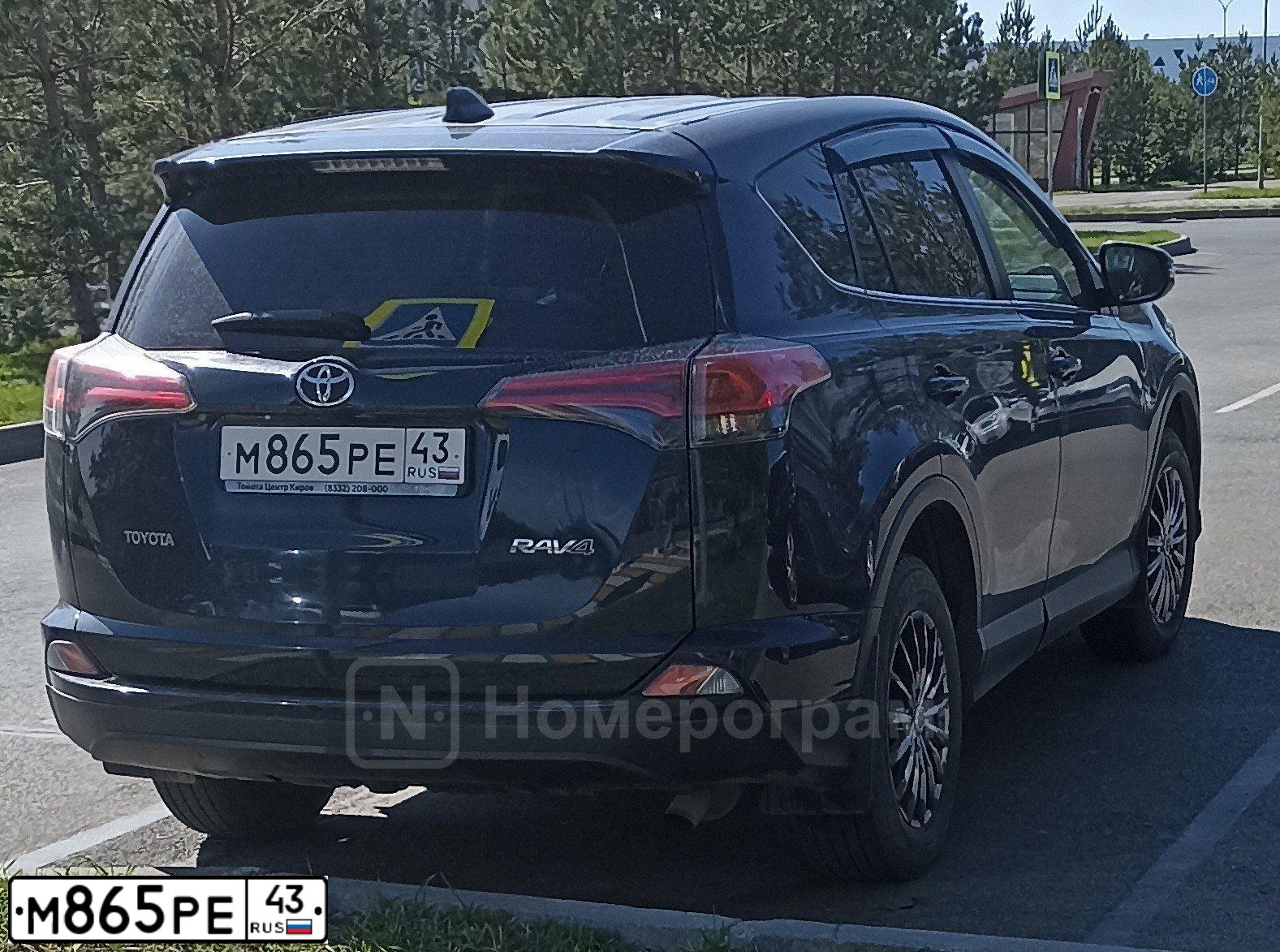 Фото автомобиля RENAULT LOGAN, 2018 — госномер М865РЕ43. Цвет: СВЕТЛО-СЕРЫЙ