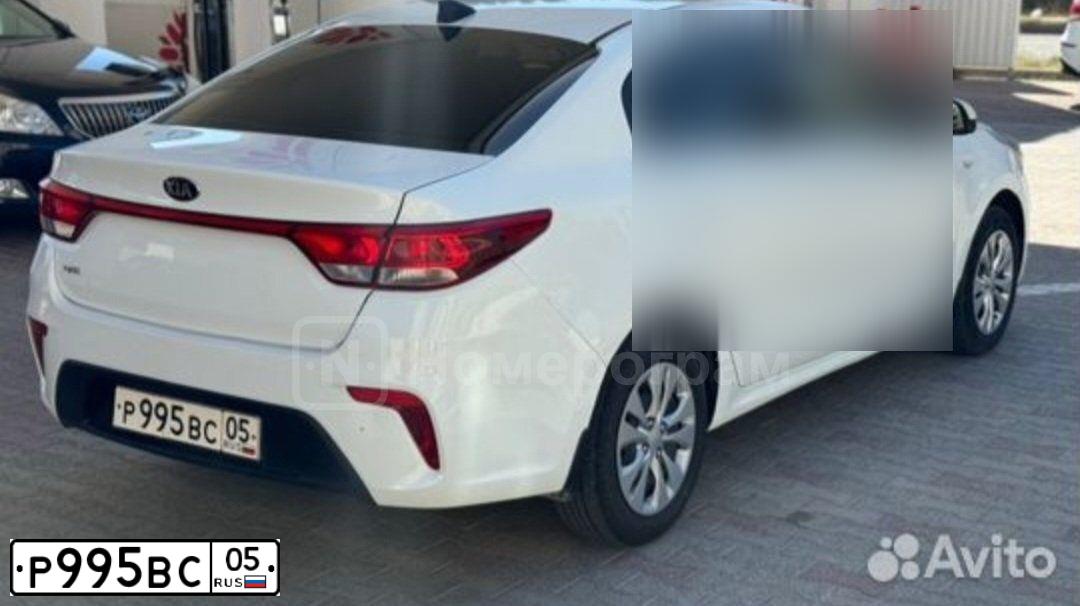 Фото автомобиля KIA RIO, 2018 — госномер Р995ВС05. Цвет: БЕЛЫЙ ЖЕЛТЫЙ СЕРЫЙ