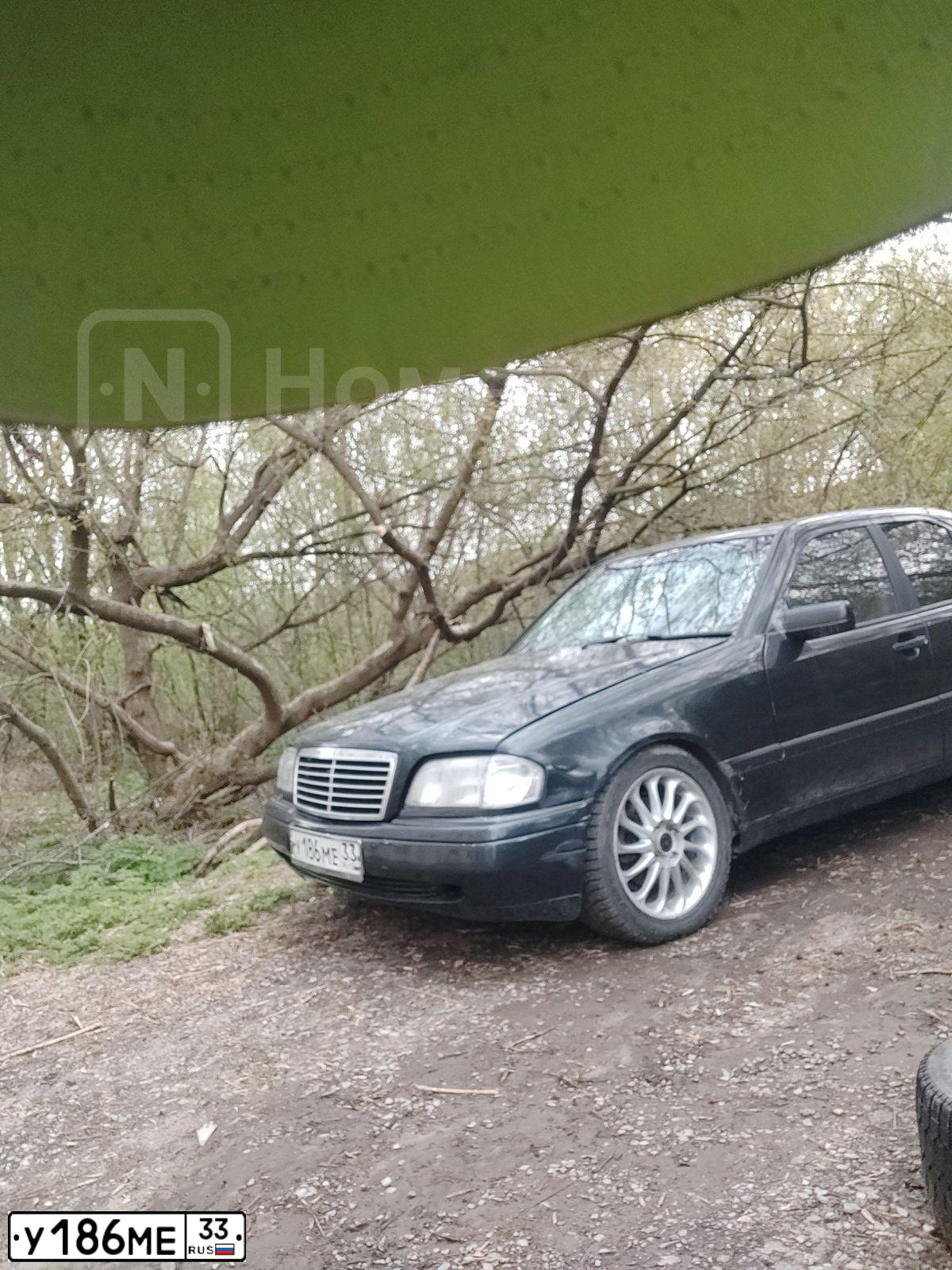 Фото автомобиля MERCEDES C-KLASSE, 1993 — госномер У186МЕ33. Цвет: ЧЕРНЫЙ
