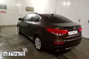 Фото автомобиля KIA RIO, 2017 — госномер О371РВ152. Цвет: КОРИЧНЕВЫЙ