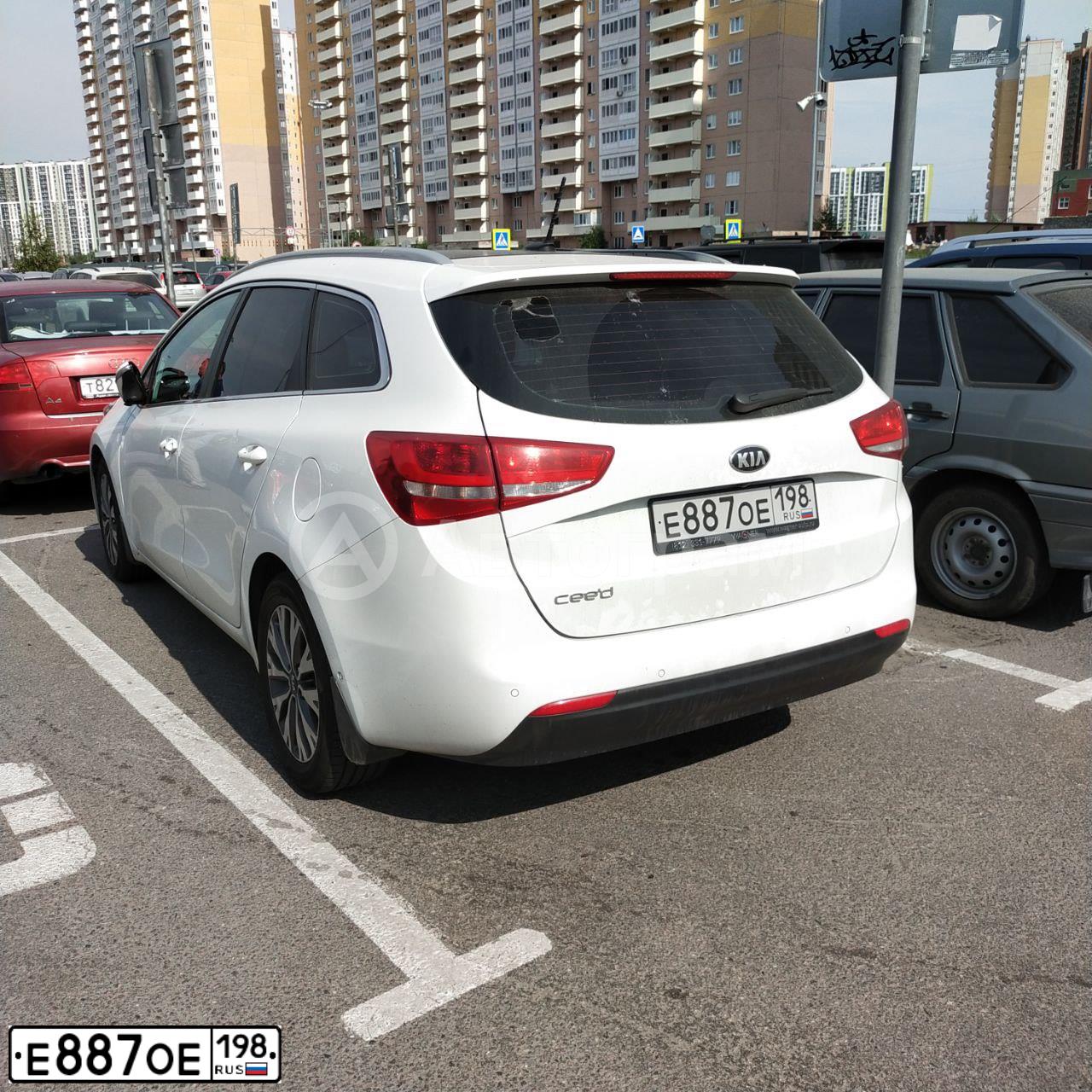 Фото автомобиля KIA CEE'D, 2016 — госномер Е887ОЕ198. Цвет: БЕЛЫЙ
