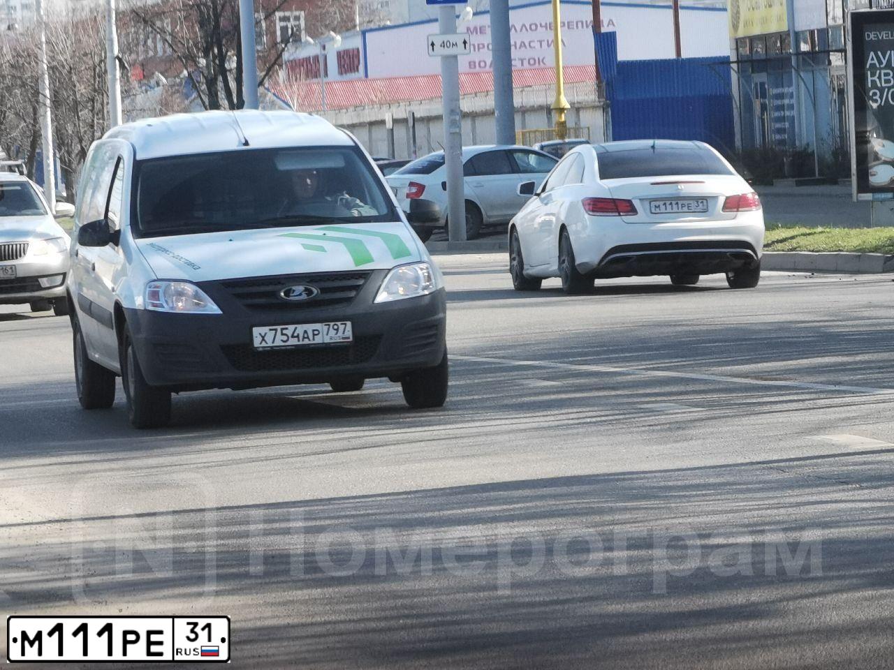 Фото автомобиля MERCEDES E-KLASSE, 2015 — госномер М111РЕ31. Цвет: БЕЛЫЙ