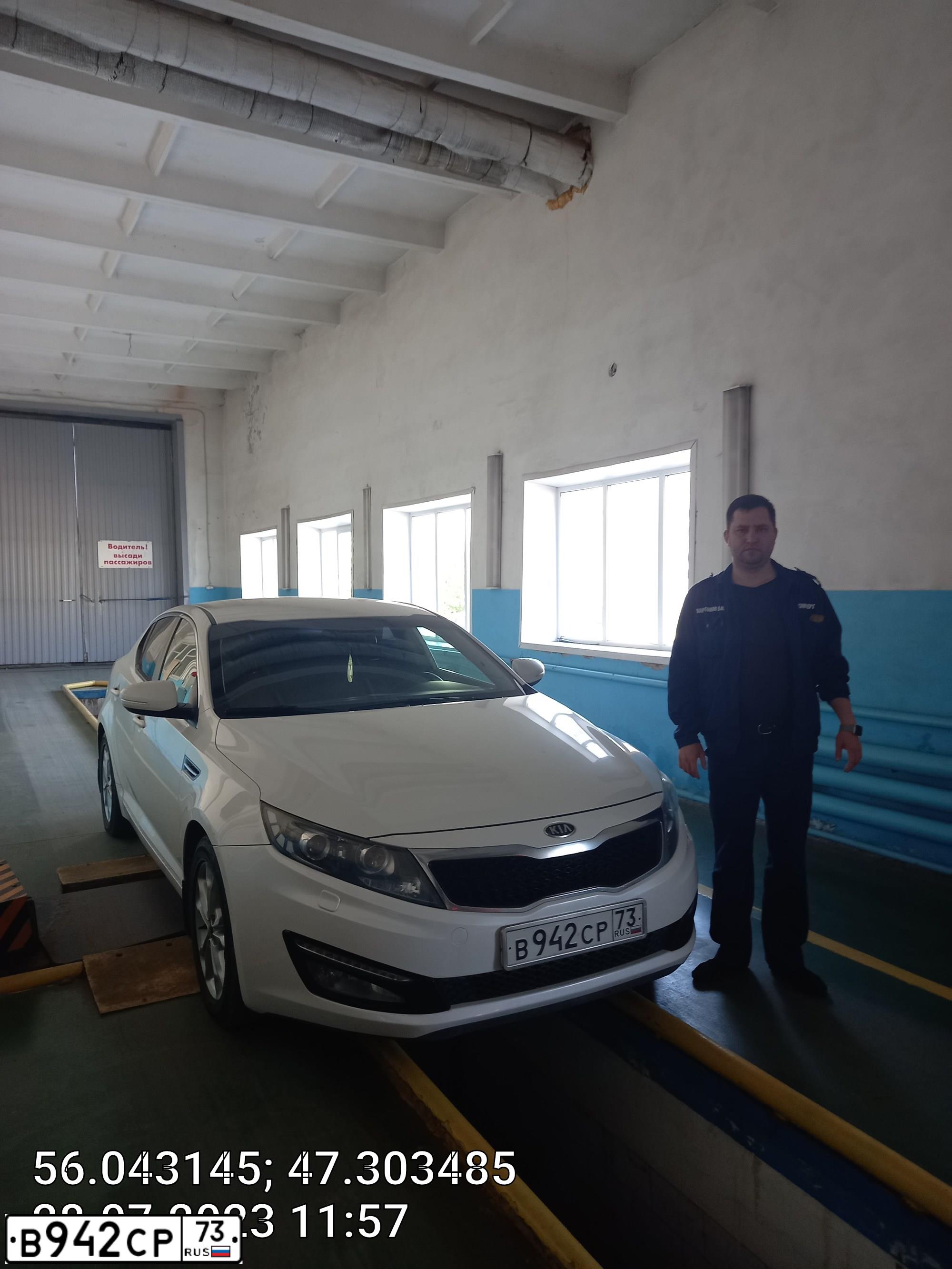 Фото автомобиля KIA MAGENTIS / OPTIMA, 2011 — госномер В942СР73. Цвет: ЖЕМЧУЖНО-БЕЛЫЙ