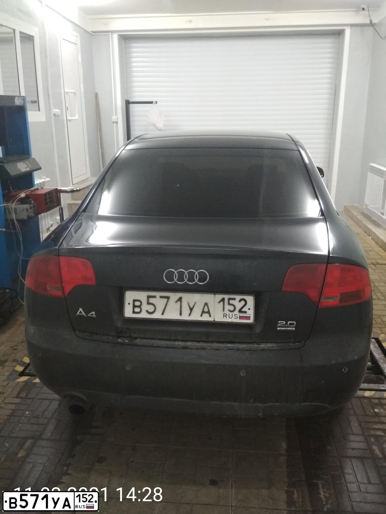 Фото автомобиля AUDI A4, 2005 — госномер М904КТ164. Цвет: ЧЕРНЫЙ