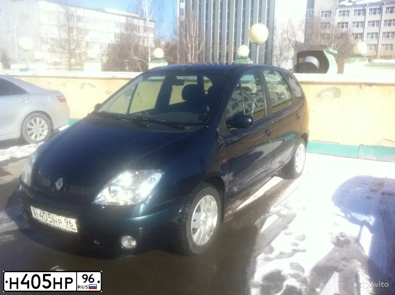 Фото автомобиля RENAULT MEGANE /GRAND/ SCENIC, 2002 — госномер Н405НР96. Цвет: Темно-зеленый
