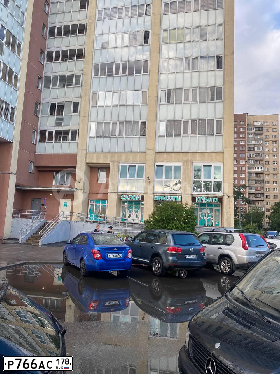 Фото автомобиля CHEVROLET AVEO, 2013 — госномер Р766АС178. Цвет: СИНИЙ МЕТАЛЛИК