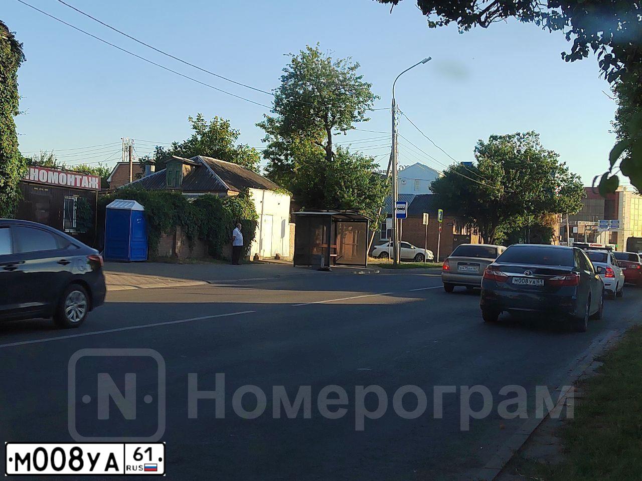 Фото автомобиля TOYOTA CAMRY, 2012 — госномер М008УА61. Цвет: ЧЕРНЫЙ МЕТАЛЛИК
