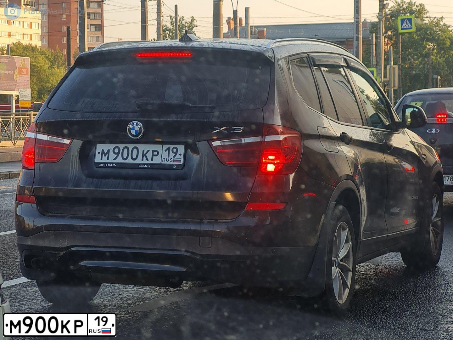 Фото автомобиля BMW X3, 2016 — госномер М900КР19. Цвет: Коричневый