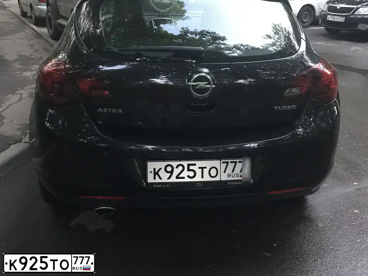 Фото автомобиля OPEL ASTRA, 2012 — госномер К925ТО777. Цвет: ЧЕРНЫЙ МЕТАЛЛИК