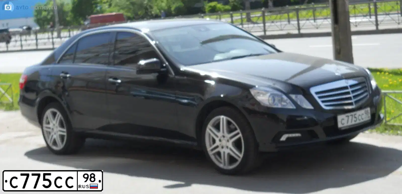 Фото автомобиля MERCEDES GLE-KLASSE, 2018 — госномер У305АМ797. Цвет: Белый