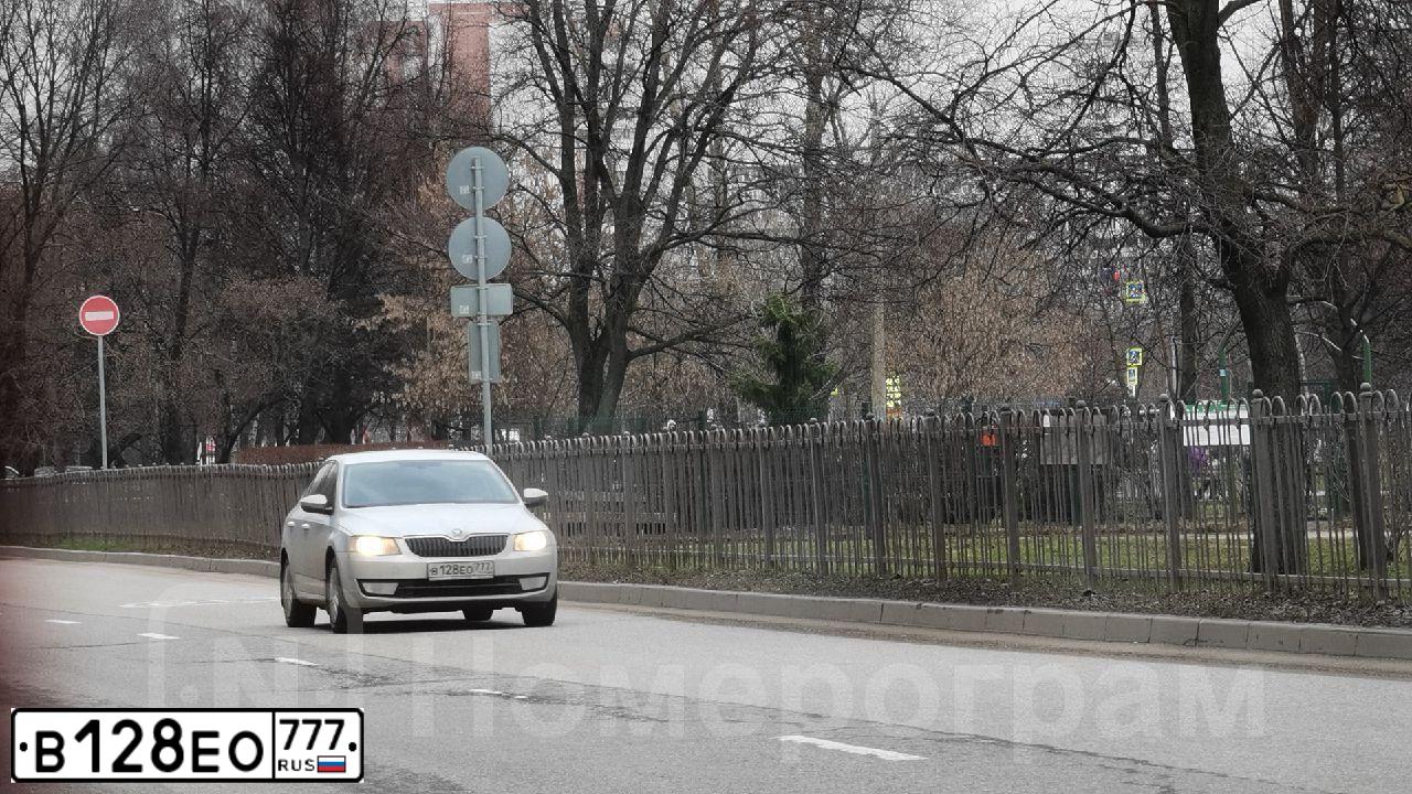 Фото автомобиля SKODA OCTAVIA, 2014 — госномер В128ЕО777. Цвет: СЕРЕБРИСТЫЙ