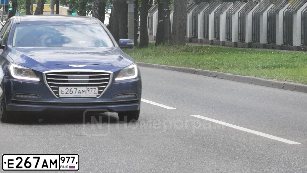 Фото автомобиля HYUNDAI GENESIS, 2015 — госномер Е267АМ977. Цвет: синий