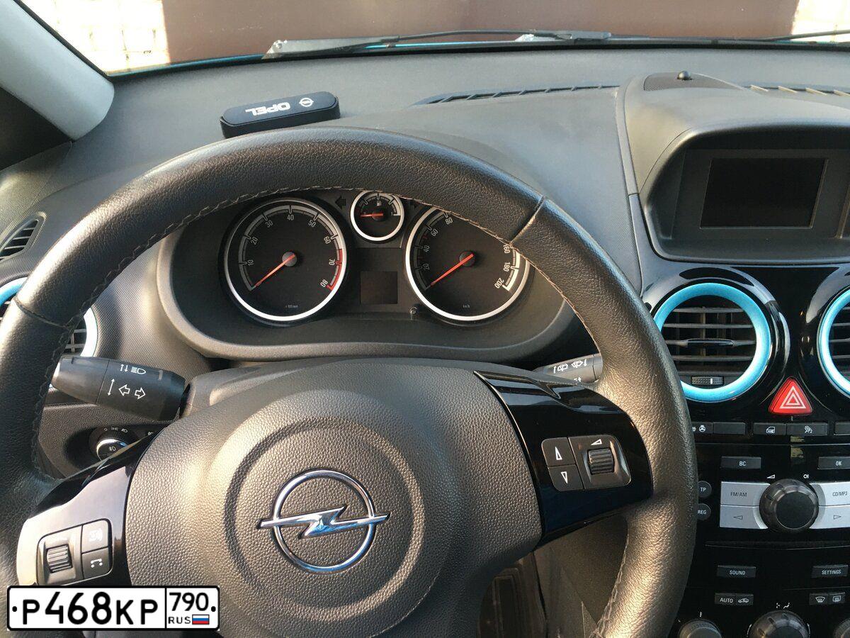 Фото автомобиля OPEL CORSA, 2011 — госномер Р379МР46. Цвет: синий