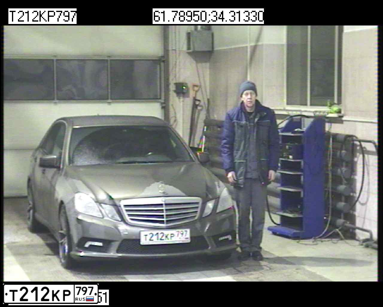 Фото автомобиля MERCEDES-BENZ E200, 2011 — госномер Н378КТ10. Цвет: СЕРЫЙ