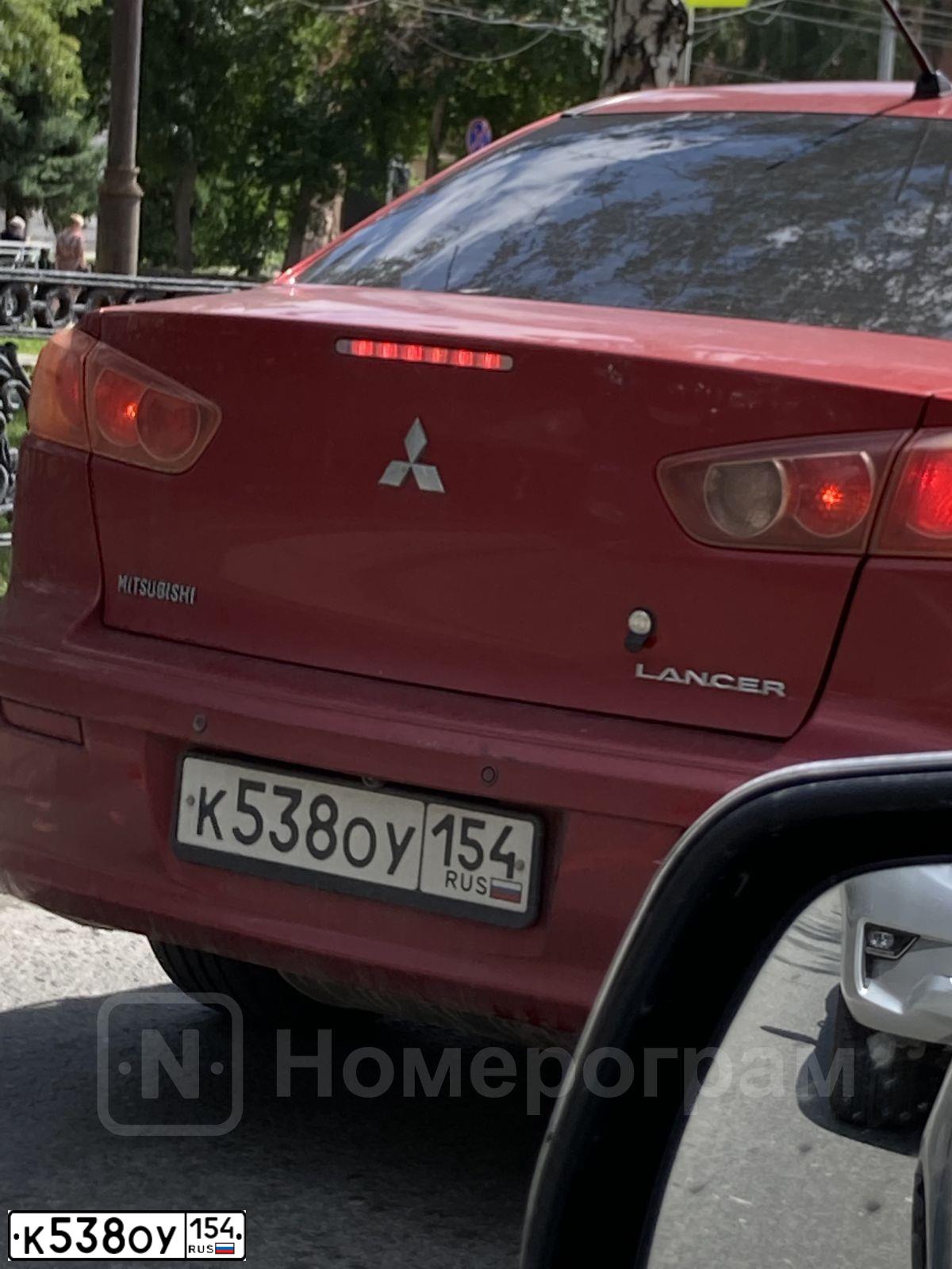 Фото автомобиля MITSUBISHI LANCER, 2008 — госномер К538ОУ154. Цвет: Красный