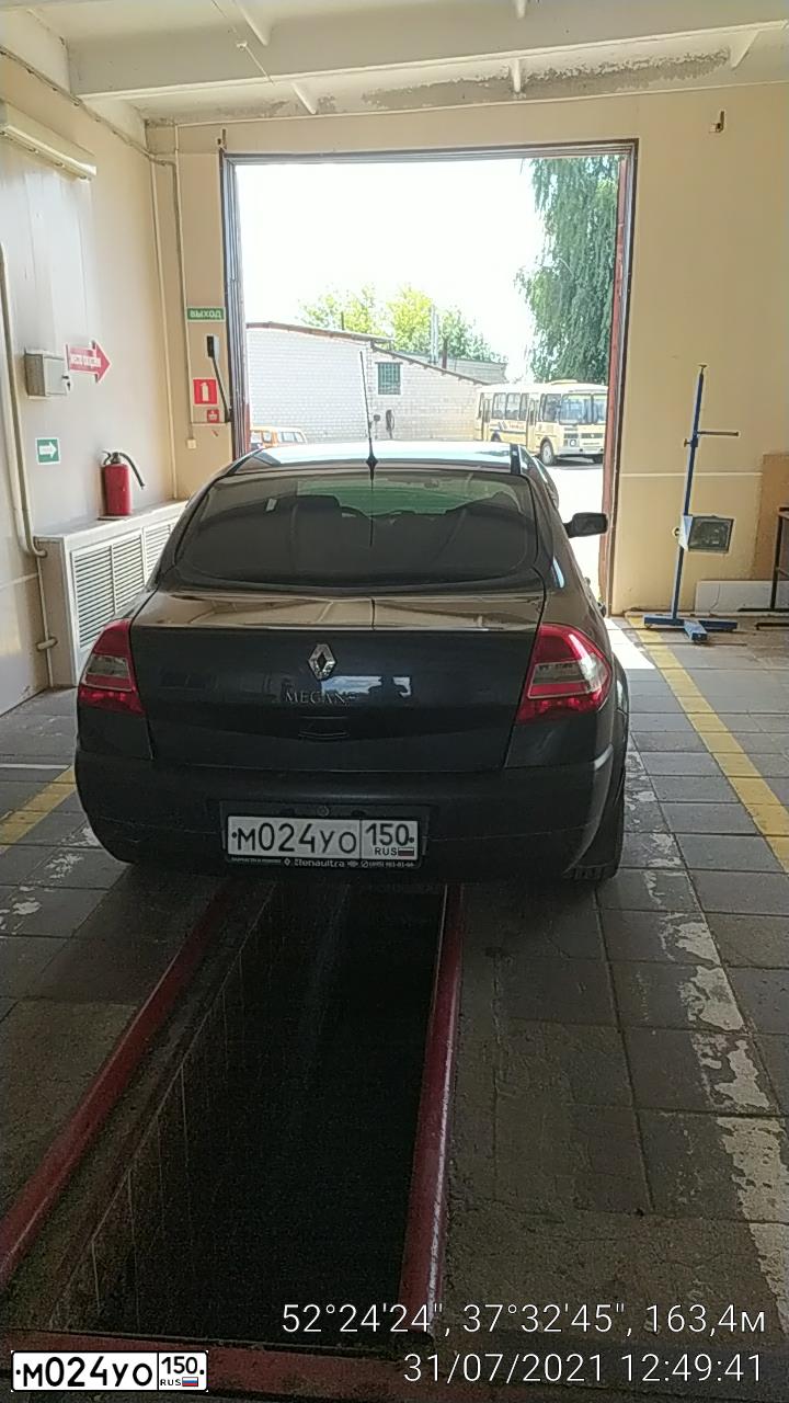 Фото автомобиля RENAULT MEGANE, 2008 — госномер М024УО150. Цвет: ТЕМНО-СЕРЫЙ