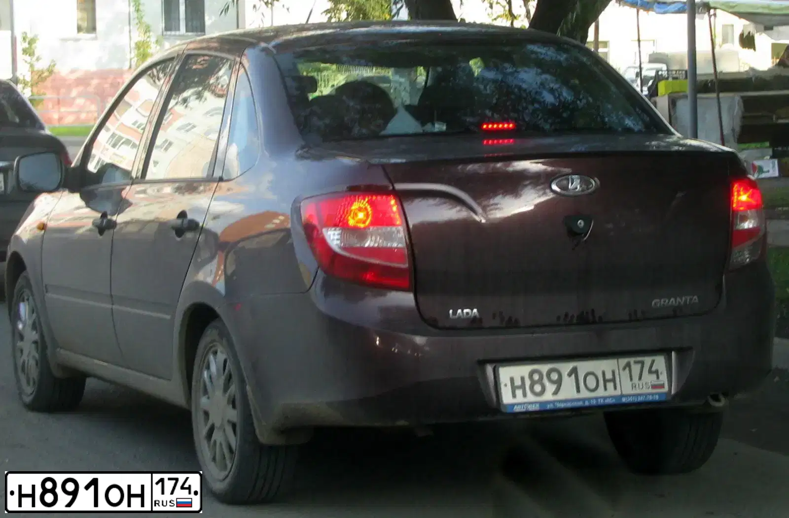 Фото автомобиля LADA 2190 GRANTA, 2013 — госномер Н891ОН174. Цвет: ТЕМНО-ВИШНЕВЫЙ