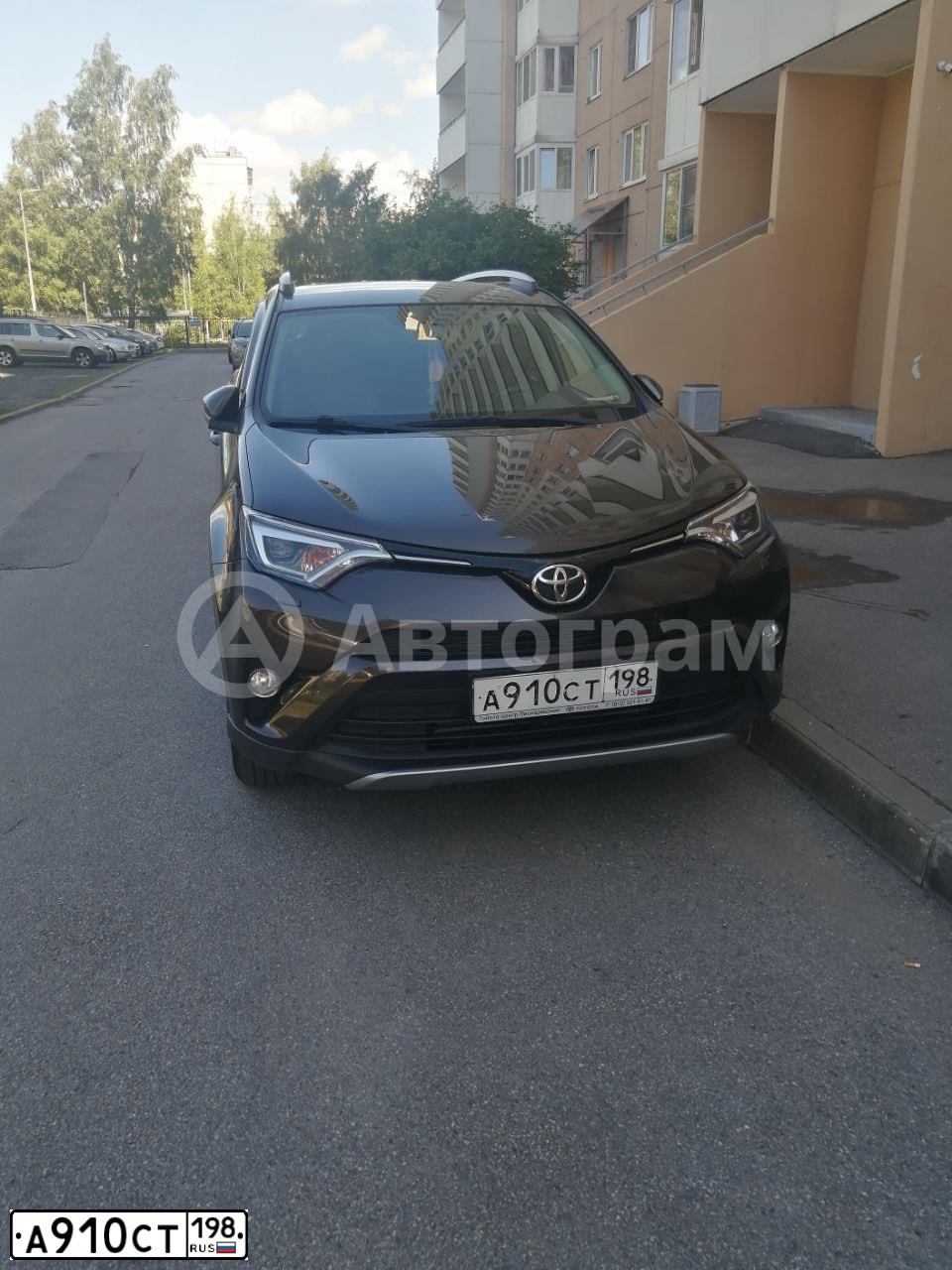 Фото автомобиля TOYOTA RAV4, 2018 — госномер А910СТ198. Цвет: Серо-коричневый металлик