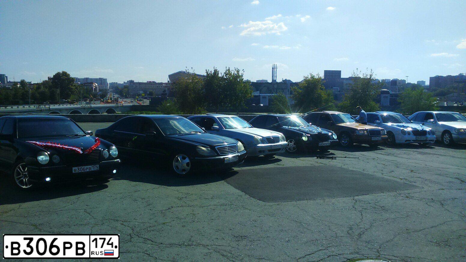 Фото автомобиля MERCEDES E-KLASSE, 1998 — госномер Н324АУ774. Цвет: ЧЕРНЫЙ