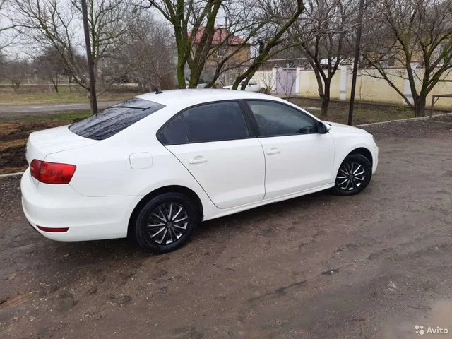 Фото автомобиля VOLKSWAGEN JETTA, 2014 — госномер Н399ВТ82. Цвет: Белый