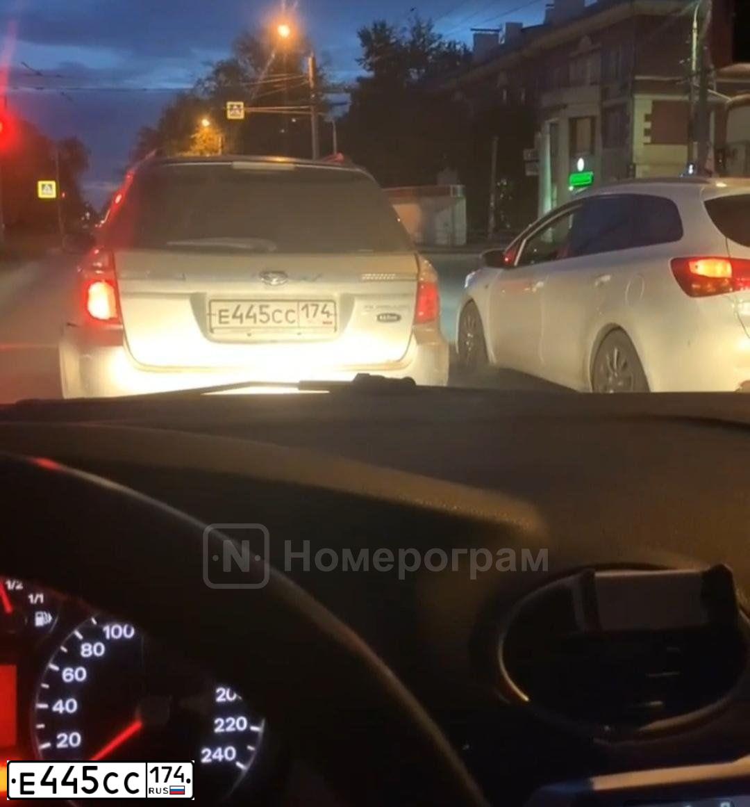 Фото автомобиля SUBARU OUTBACK, 2006 — госномер Е445СС174. Цвет: СЕРЫЙ