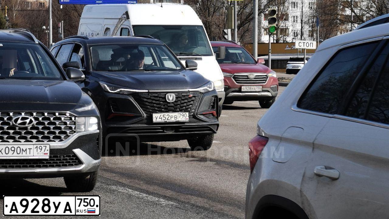 Фото автомобиля FAW BESTURN X80, 2019 — госномер А928УА750. Цвет: КРАСНЫЙ