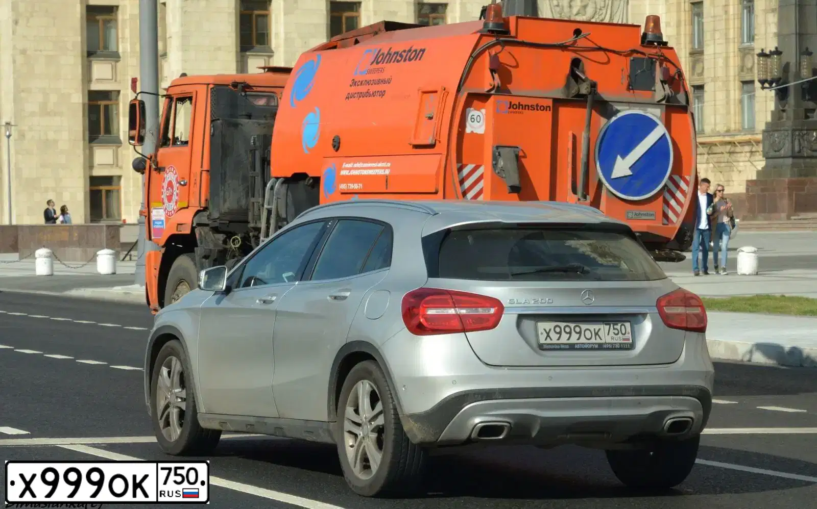 Фото автомобиля MERCEDES-BENZ GLA200, 2018 — госномер Х386УН33. Цвет: синий