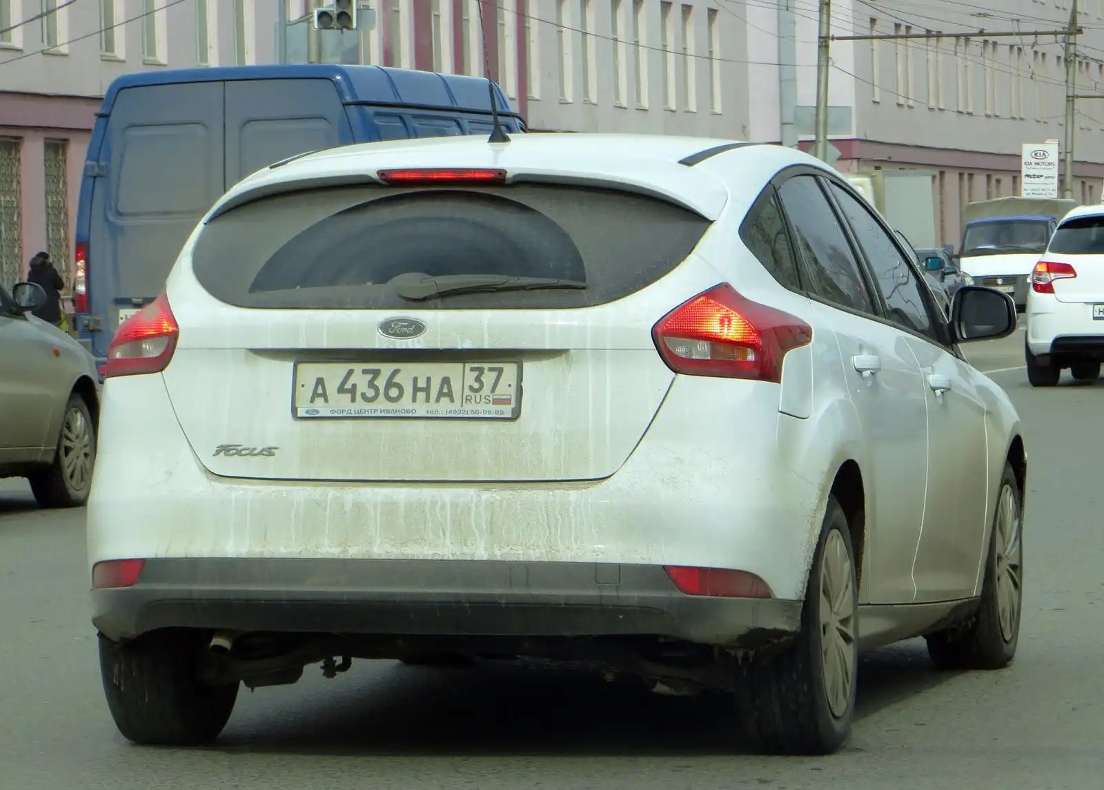 Фото автомобиля FORD FOCUS, 2015 — госномер А436НА37. Цвет: Белый